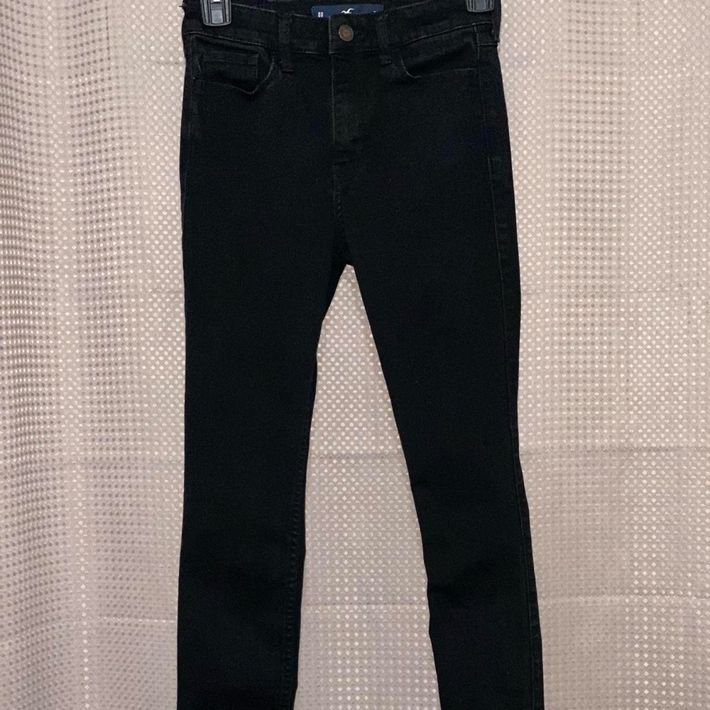 Black Hollister high rise super skinny jeans.
